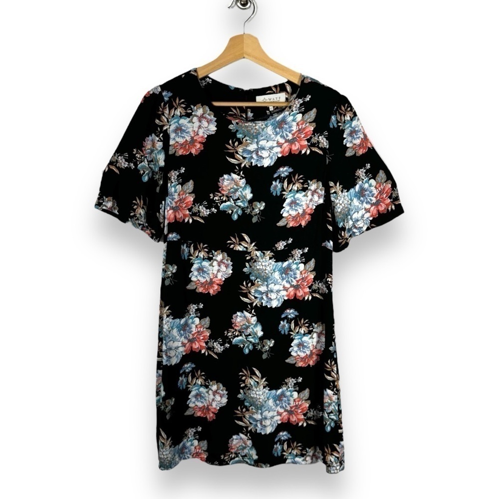 4 for $40 SALE! Wayf Short Sleeve Floral Shift Mini Dress, Black Floral, Size M